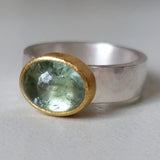 Anello verde con pietra rotonda, vintage